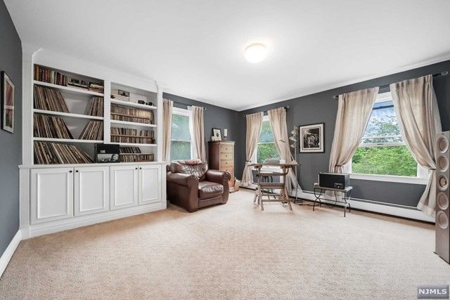 17 Babcock Road, Mahwah, NJ 07430