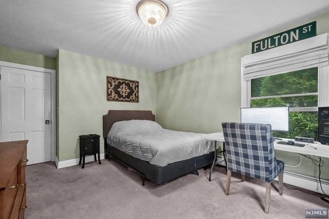 17 Babcock Road, Mahwah, NJ 07430