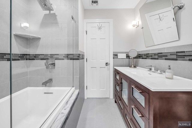 17 Babcock Road, Mahwah, NJ 07430