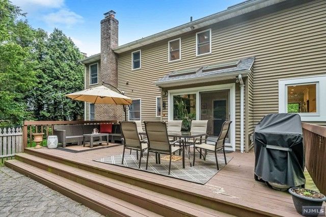 17 Babcock Road, Mahwah, NJ 07430