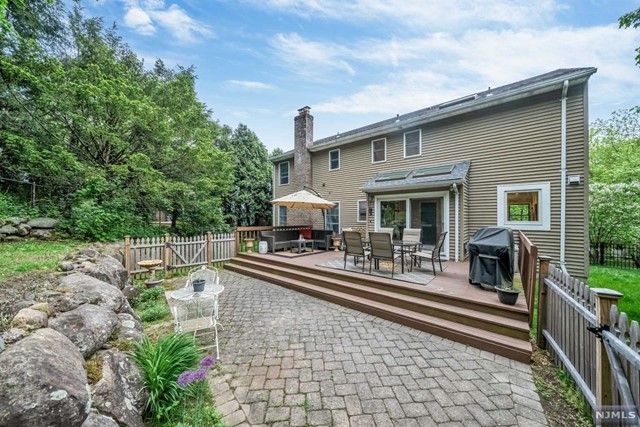 17 Babcock Road, Mahwah, NJ 07430