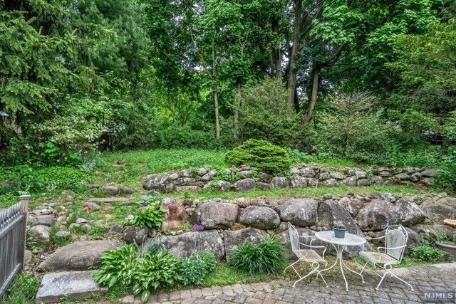 17 Babcock Road, Mahwah, NJ 07430
