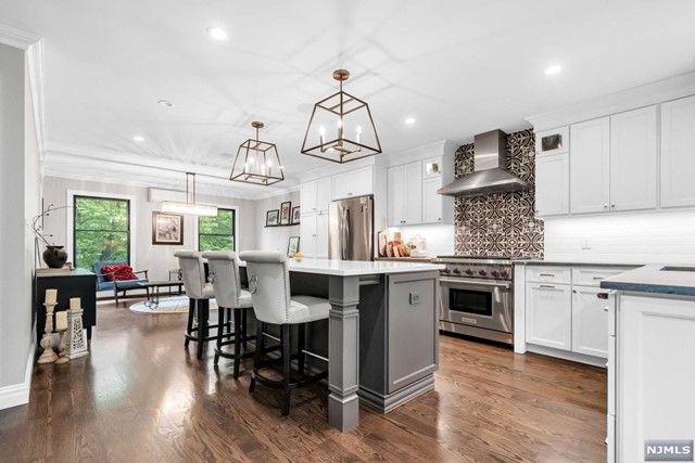 17 Babcock Road, Mahwah, NJ 07430