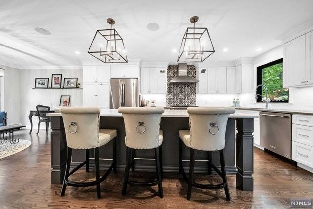 17 Babcock Road, Mahwah, NJ 07430