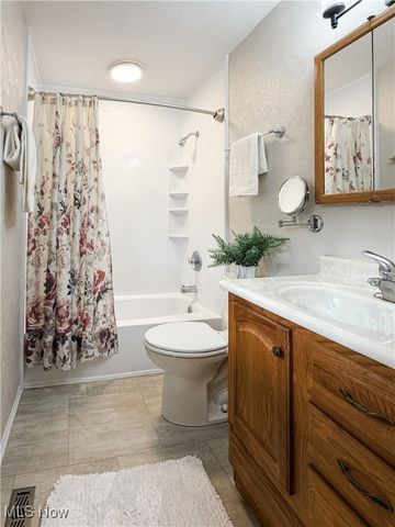 130 N Hills Drive, Parkersburg, WV 26104