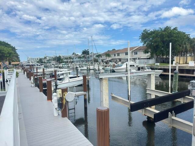2400 NE 16th Street Unit 205, Pompano Beach, FL 33062