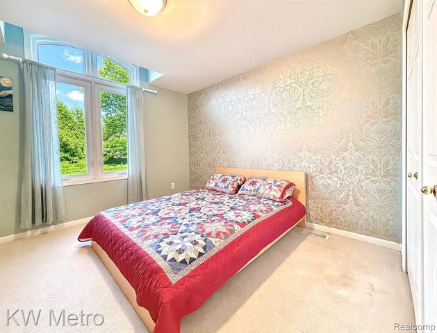 1176 Cadmus Drive, Troy, MI 48085