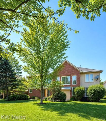 1176 Cadmus Drive, Troy, MI 48085