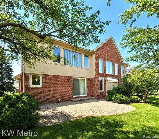 1176 Cadmus Drive, Troy, MI 48085