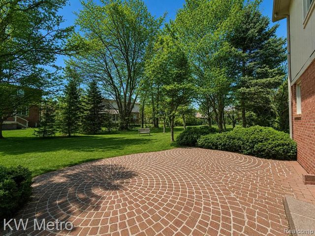 1176 Cadmus Drive, Troy, MI 48085