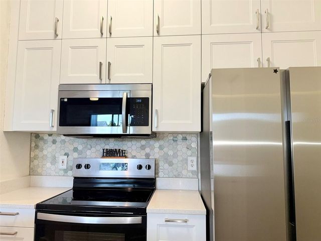 5152 NORTHRIDGE ROAD 302, Sarasota, FL 34238