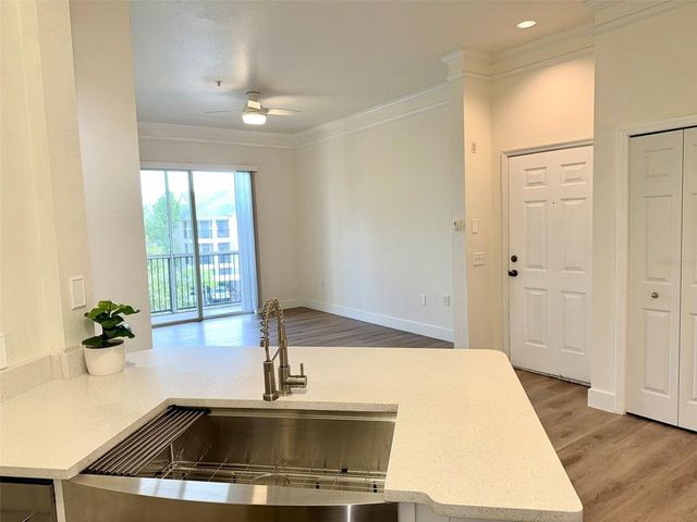 5152 NORTHRIDGE ROAD 302, Sarasota, FL 34238