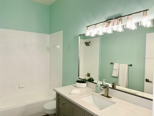 5152 NORTHRIDGE ROAD 302, Sarasota, FL 34238
