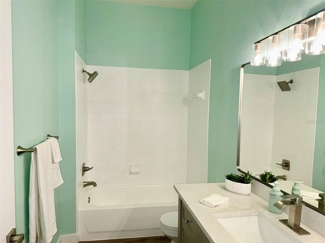5152 NORTHRIDGE ROAD 302, Sarasota, FL 34238