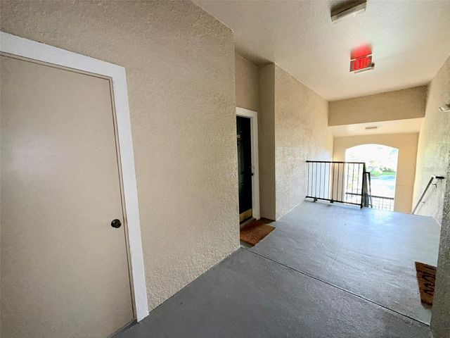 5152 NORTHRIDGE ROAD 302, Sarasota, FL 34238