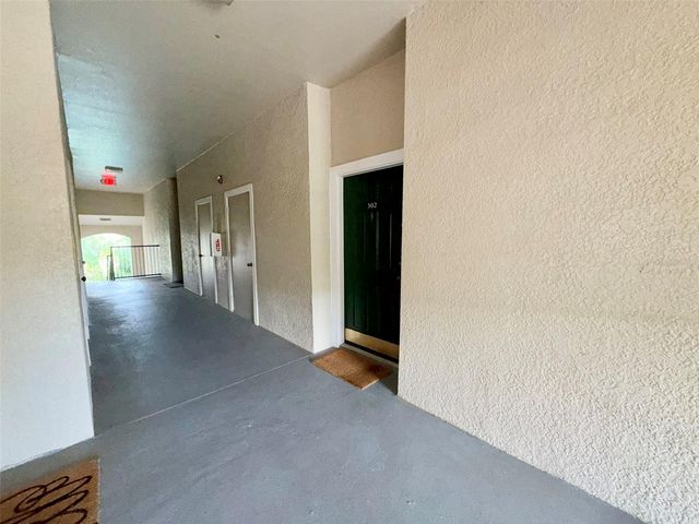 5152 NORTHRIDGE ROAD 302, Sarasota, FL 34238