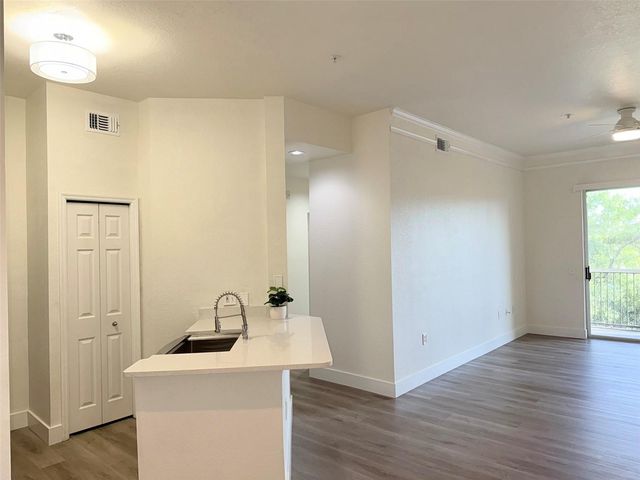 5152 NORTHRIDGE ROAD 302, Sarasota, FL 34238