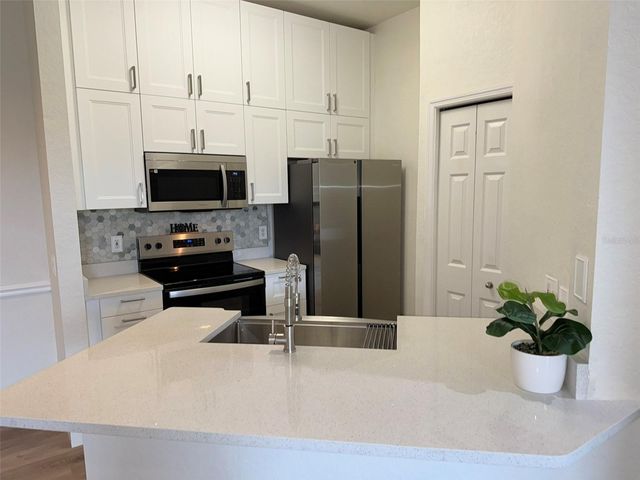 5152 NORTHRIDGE ROAD 302, Sarasota, FL 34238