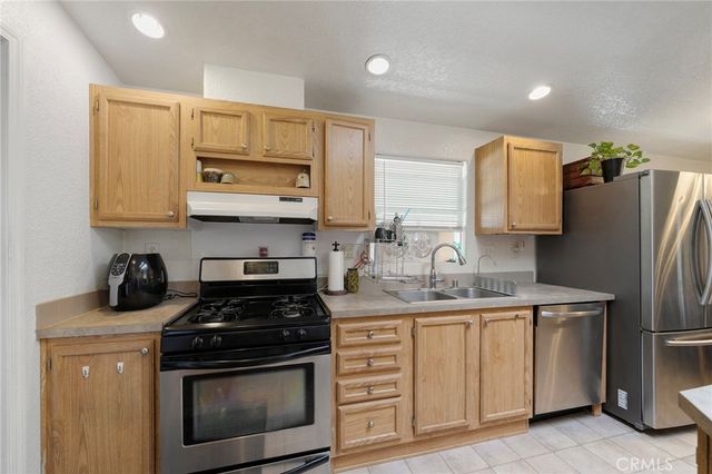 1401 W 9th 103, Pomona, CA 91766