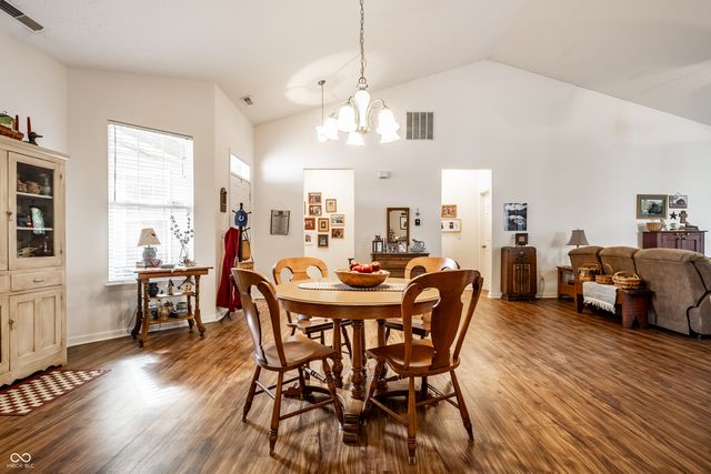 2230 Southlake Avenue E, Greenwood, IN 46143