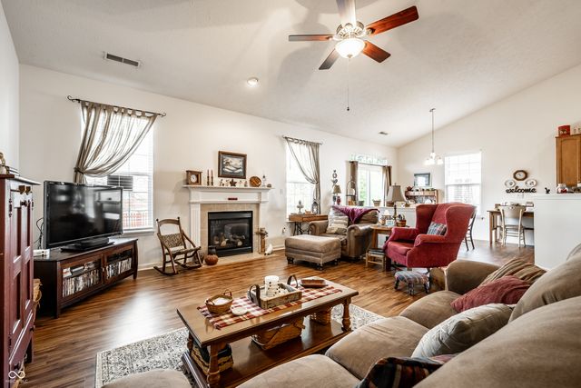 2230 Southlake Avenue E, Greenwood, IN 46143