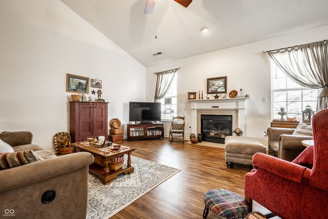 2230 Southlake Avenue E, Greenwood, IN 46143