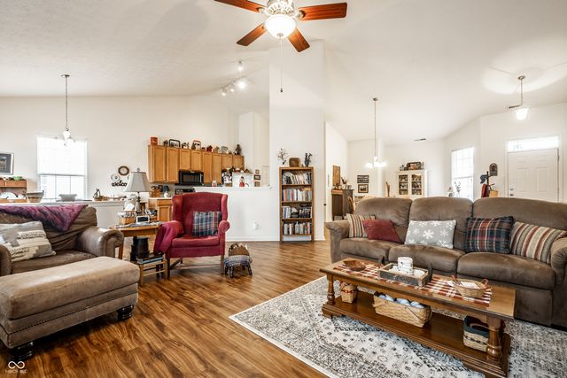 2230 Southlake Avenue E, Greenwood, IN 46143