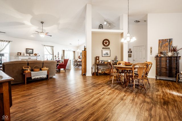 2230 Southlake Avenue E, Greenwood, IN 46143