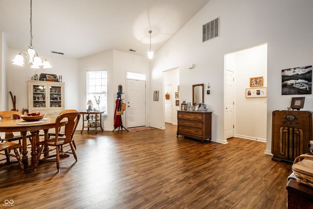 2230 Southlake Avenue E, Greenwood, IN 46143