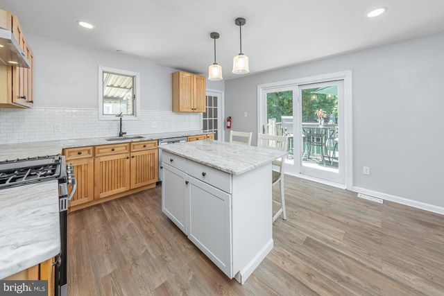 220 E WILLIAMS AVE, Barrington, NJ 08007