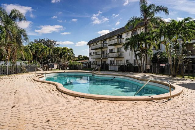 15205 NE 6th Ave D305, Miami, FL 33162