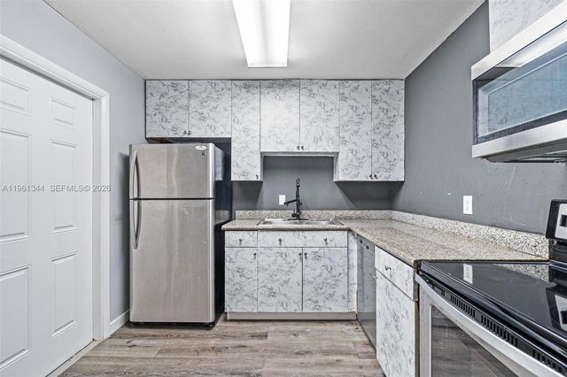 15205 NE 6th Ave D305, Miami, FL 33162