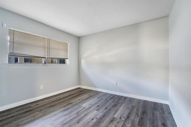 15205 NE 6th Ave D305, Miami, FL 33162