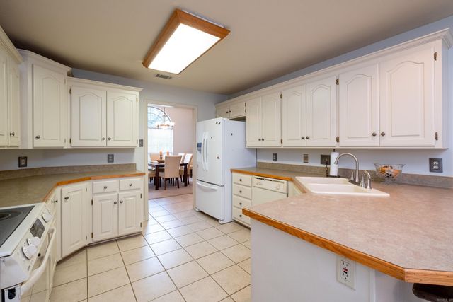 7328 W Ridge Circle, Sherwood, AR 72120