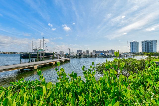 11453 SHADY OAKS Lane, North Palm Beach, FL 33408