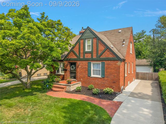 488 Bournemouth Road, Grosse Pointe Farms, MI 48236