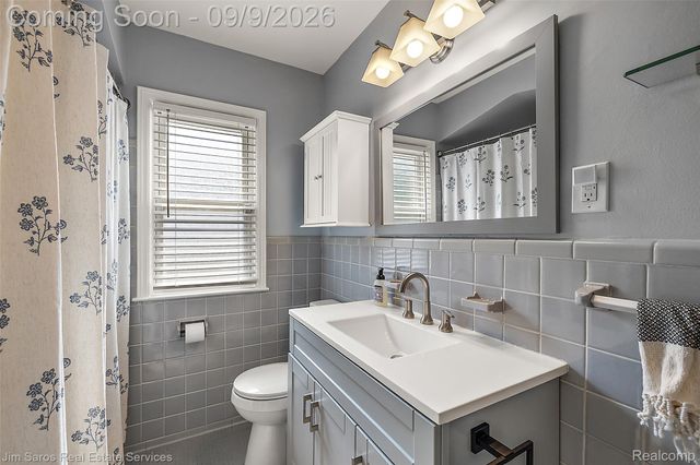 488 Bournemouth Road, Grosse Pointe Farms, MI 48236