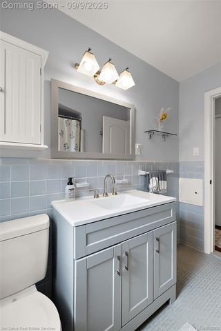 488 Bournemouth Road, Grosse Pointe Farms, MI 48236