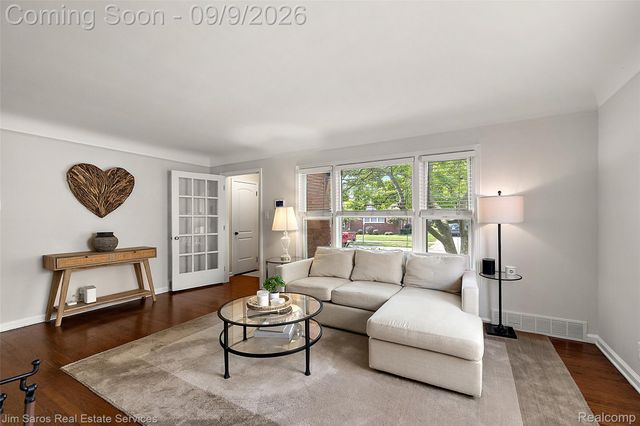 488 Bournemouth Road, Grosse Pointe Farms, MI 48236