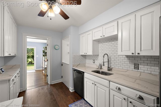 488 Bournemouth Road, Grosse Pointe Farms, MI 48236