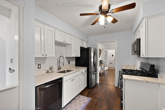 488 Bournemouth Road, Grosse Pointe Farms, MI 48236