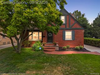 488 Bournemouth Road, Grosse Pointe Farms, MI 48236