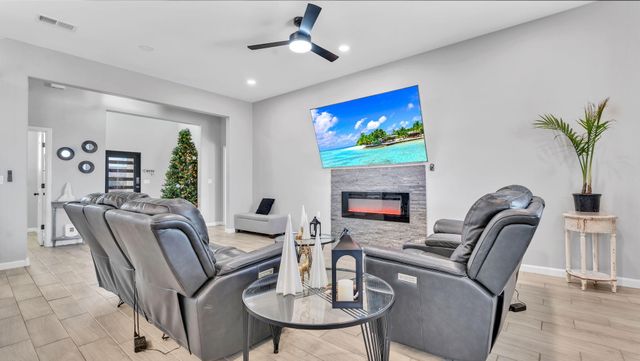 125 2nd Street NE, Rio Rancho, NM 87124