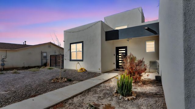 125 2nd Street NE, Rio Rancho, NM 87124