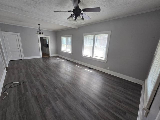 1412 E 2nd Ave, Winfield, KS 67156