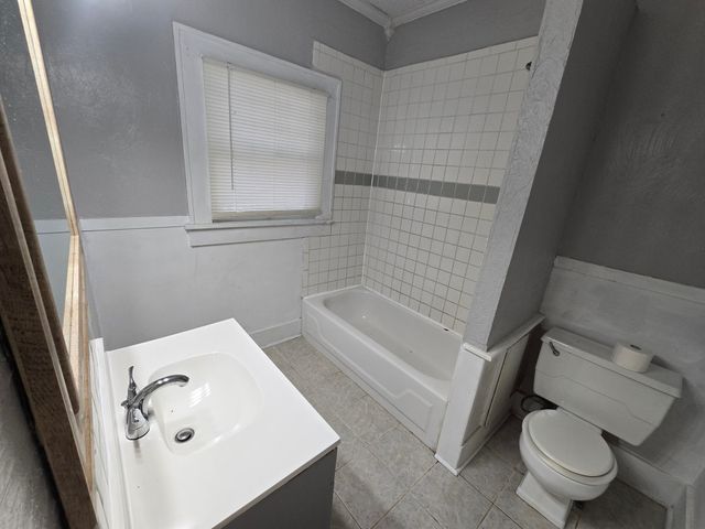 1412 E 2nd Ave, Winfield, KS 67156