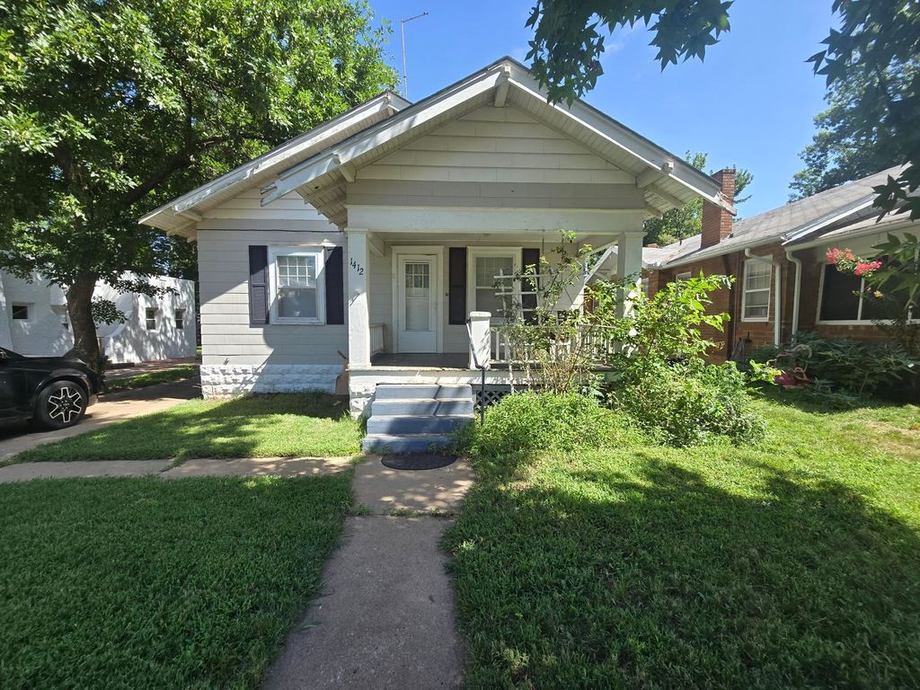 1412 E 2nd Ave, Winfield, KS 67156