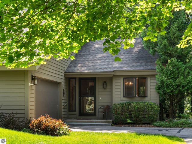 6530 Mission Ridge, Traverse City, MI 49686