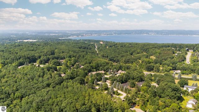 6530 Mission Ridge, Traverse City, MI 49686