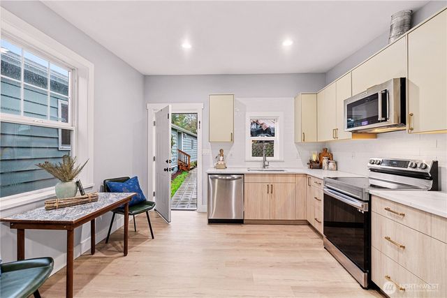 10701 Holly Drive, Everett, WA 98204